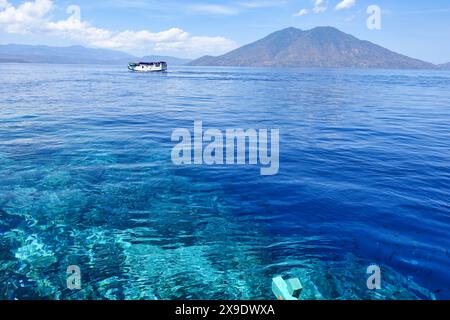 Indonesia Alor Island - Reef edge and local ferry Stock Photo