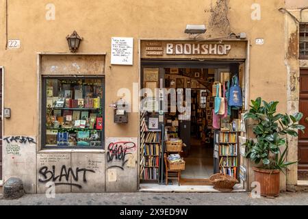 The Open Door Bookshop ,a bookshop on Via della Lungaretta in the Trastevere district of Rome, Italy Stock Photo