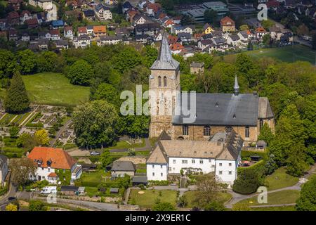 Luftbild, Ortszentrum mit Stiftskirche St. Peter und Paul, Hein-Stiftung, Obermarsberg, Marsberg, Sauerland, Nordrhein-Westfalen, Deutschland ACHTUNGxMINDESTHONORARx60xEURO *** Aerial view, town center with collegiate church St Peter and Paul, Hein Foundation, Obermarsberg, Marsberg, Sauerland, North Rhine-Westphalia, Germany ATTENTIONxMINDESTHONORARx60xEURO Stock Photo