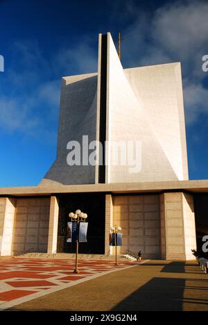 San Francisco, CA, USA August 25, 2009 The modern Cathedral of Saint Mary of the Assumption is the seat of the Catholic Archdiocese of San Francisco a Stock Photo