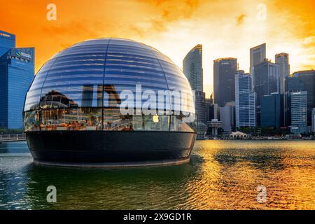 Glass dome Apple Store floating on Marina Bay Sands Singapore Stock Photo