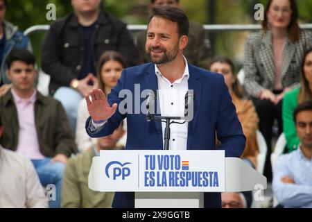 Gijón, Spain, May 31, 2024: The President of the Popular Party of Asturias, Álvaro Queipo addresses those present during the Campaign Rally of the Popular Party for the European Elections 2024, on May 31, 2024, in Gijón, Spain. Credit: Alberto Brevers / Alamy Live News. Stock Photo