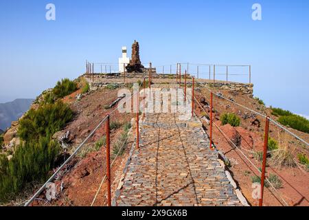 Observation platform at the summit of the Pico Ruivo, the highest mountain peak in the center of Madeira island (Portugal) in the Atlantic Ocean Stock Photo