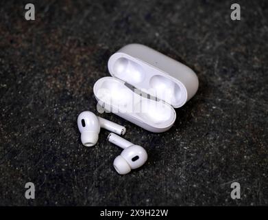 01.06.2024, Air Pods 3.Generation von Apple. Ohrhörer für 3D-Stereo-Sound, 01.06.2024, Spotify 01.06.2024, Spotify *** 01 06 2024, Air Pods 3 Generation by Apple earphones for 3D stereo sound, 01 06 2024, Spotify 01 06 2024, Spotify Stock Photo