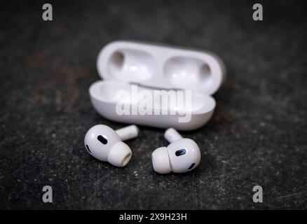 01.06.2024, Air Pods 3.Generation von Apple. Ohrhörer für 3D-Stereo-Sound, 01.06.2024, Spotify 01.06.2024, Spotify *** 01 06 2024, Air Pods 3 Generation by Apple earphones for 3D stereo sound, 01 06 2024, Spotify 01 06 2024, Spotify Stock Photo