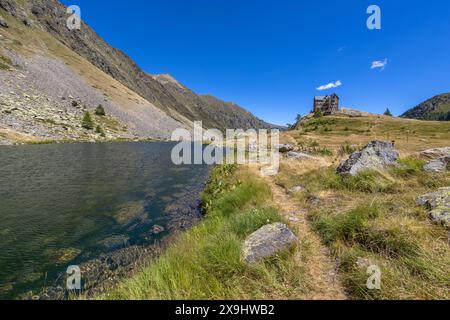 View of Guglielmo Migliorero Refuge and the lower lake of the Ischiator in the Maritime Alps in the municipality of Vinadio, in the province of Cuneo, Stock Photo