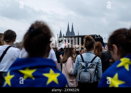 Demonstration Rechtsextremismus stoppen , Zeichen für Demokratie Teilnehmer bei der Demo Demonstration Rechtsextremismus stoppen , Zeichen für Demokratie Bundesweite Initiative, um Bürger/Bürgerinnen zur Teilnahme an der Europawahl zu Motivieren. Deutzer Werft, Köln, 01.06.2024 Köln Deutzer Werft NRW Deutschland *** Demonstration Stop right-wing extremism , Sign for democracy Participants at the demonstration Demonstration Stop right-wing extremism , Sign for democracy Nationwide initiative to motivate citizens to take part in the European elections Deutzer Werft, Cologne, 01 06 2024 Cologne D Stock Photo