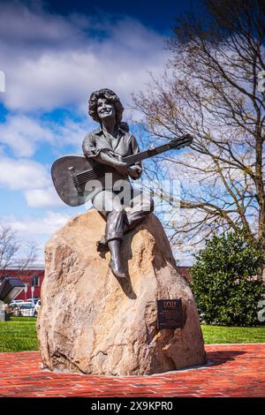 Dolly Parton statue in front of Sevier County Courthouse in Sevierville Tennessee. Stock Photo