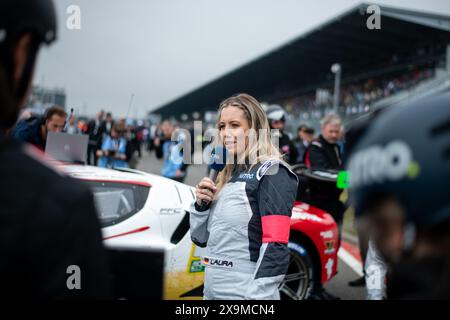 Laura Papendick (RTL Nitro TV Moderatorin) in der Startaufstellung, GER, 52. ADAC Ravenol 24h Nuerburgring, 24 Stunden Rennen, 01.06.2024  Foto: Eibner-Pressefoto/Michael Memmler Stock Photo