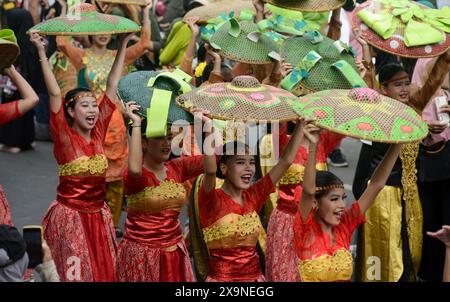 Bogor, West Java, Indonesia. 2nd June, 2024. A group dance takes part in the cultural parade marking the 542th anniversary of Bogor, West Java, Indonesia. (Credit Image: © Adriana Adie/ZUMA Press Wire) EDITORIAL USAGE ONLY! Not for Commercial USAGE! Stock Photo