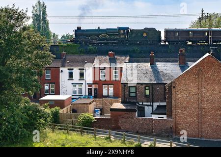 Steam engine Earl of Mount Edgcumbe pictured above the houses in Runcorn on the returning Mersey Express of the Tyseley Steam Trust. Stock Photo