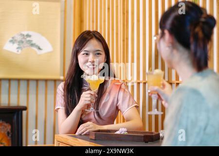 (240602) -- HUANGSHAN, June 2, 2024 (Xinhua) -- Customers drink tea beverages at Demingshe, a tea art vocational training school in Huangshan City, east China's Anhui Province, May 23, 2024. Wang Sun is the founder of Demingshe, a tea art vocational training school in Huangshan City. Huangshan City is the place of origin of several famous teas including Huangshan Maofeng, Taiping Houkui and Keemun black tea, and boasts a long history of drinking tea. As a pioneer in developing innovative tea-making skills and alternative ways of drinking tea, Wang started the research and promotion of th Stock Photo