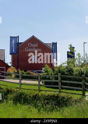 Oriel Gardens housing estate with Bloor Homes flags in Faringdon, Oxfordshire, England Stock Photo