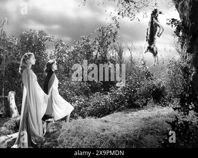 Christine Gordon, Frances Dee, on-set of the film, 'I Walked With A Zombie', RKO Radio Pictures, 1943 Stock Photo