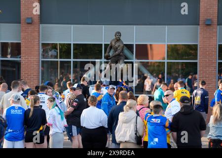 Fans gather outside Headingley Stadium in Leeds, after the death of former Leeds Rhino player Rob Burrow, at the age of 41, was announced by his former club. The former rugby league player, died four-and-a-half years after his motor neurone disease diagnosis. Picture date: Sunday June 2, 2024. Stock Photo