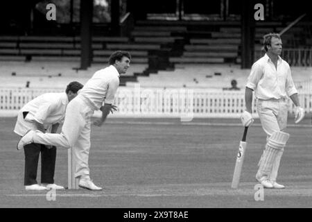 Fred Titmus bowling for the home side, Middlesex v Leicestershire, Lord's Cricket Ground, London, England 21-23 July 1976            Non-striking batsman is Brian Davison of Leicestershire (124 not out).  Despite losing heavily to Leicestershire in this match, Middlesex went on to become the County Champions in 1976. Stock Photo