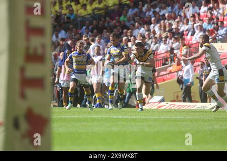 Pic shows: Rob Burrow in action  Rugby League Challenge Cup Final Leeds Rhinos v Castleford. 2014     Pic gavin rodgers/pixel8000 Stock Photo