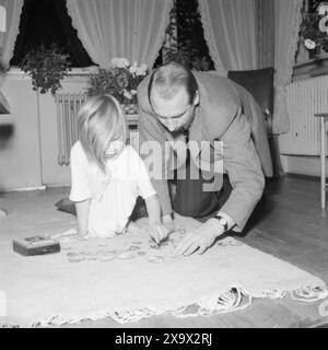 Current 12- 1945: Norway's youngest minister, milorg chief Hauge. Here at the home of Defense Minister Jens Chr. Hauge in Professor Dahlsgate.Photo: Th. Skotaam / Aktuell / NTB ***Photo is not image processed*** Stock Photo