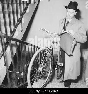 Current 12- 1945: Norway's youngest minister, milorg chief Hauge. Here at the home of Defense Minister Jens Chr. Hauge in Professor Dahlsgate. Here the Minister of Defense is caught as he comes home for dinner. He learned to appreciate the bicycle during the occupation and is still a faithful cyclist.Photo: Th. Skotaam / Aktuell / NTB ***Photo is not image processed*** Stock Photo