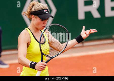 Paris, France. 03rd June, 2024. Tennis: Grand Slam/WTA Tour - French Open, women's doubles, 2nd round. Olmos/Panova (Mexico/Russia) - Krejcikova/Siegemund (Czech Republic/Germany). Laura Siegemund gesticulates. Credit: Frank Molter/dpa/Alamy Live News Stock Photo