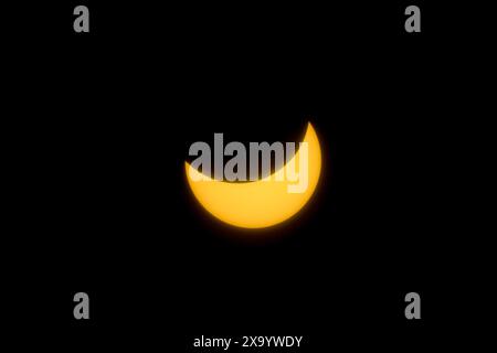 A solar eclipse featuring a diamond ring effect and baileys beads Stock Photo