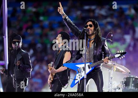 Lenny Kravitz performs with his band prior to the 2023/2024 Champions ...