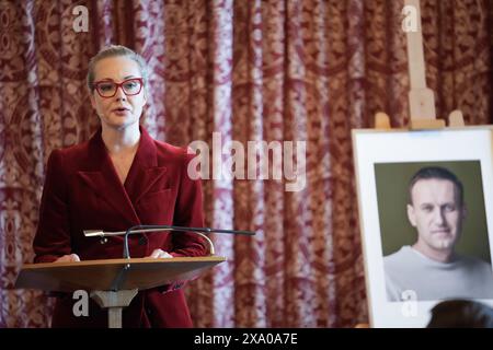 Oslo 20240603. Yulia Navalnaya receives the 2024 Thulani Maseko Justice Prize on behalf of her late husband, Alexei Navalny, during a ceremony in Oslo City Hall during the Oslo Freedom Forum.  Photo: Terje Bendiksby / NTB Stock Photo