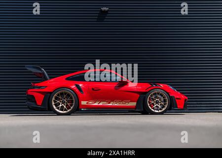 A stunning Guards Red 992 Porsche GT3 RS with Aurum Gold wheels Stock Photo