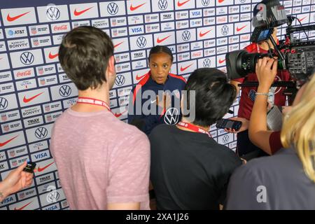 Minneapolis, Minnesota, USA. 3rd June, 2024. United States forward CRYSTAL DUNN (19) speaks to media during media availability ahead of the United States vs South Korea women's international friendly match at Allianz Field in St. Paul. (Credit Image: © Steven Garcia/ZUMA Press Wire) EDITORIAL USAGE ONLY! Not for Commercial USAGE! Stock Photo