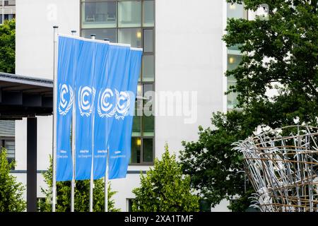 UN Klimakonferenz in Bonn 03.06.2024 Fahnen der UNFCCC - United Nations Climate Change Conference am Hauptsitz im UN Campus in Bonn. Austragungsort ist bis zum 13. Juni 2024 das World Confrence Center Bonn WCCB Bonn Gronau Nordrhein-Westfalen Deutschland *** UN Climate Conference in Bonn 03 06 2024 Flags of the UNFCCC United Nations Climate Change Conference at the headquarters in the UN Campus in Bonn Venue is the World Confrence Center Bonn WCCB Bonn Gronau North Rhine-Westphalia Germany until June 13, 2024 Copyright: xBonn.digitalx/xMarcxJohnx Stock Photo