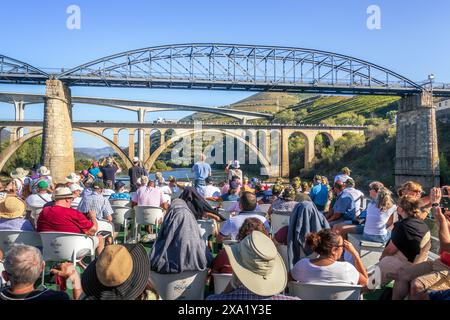 Peso da Régua, Portugal - October 05, 2023: View from the upper deck of a cruise boat on the Douro River with passengers. Stock Photo