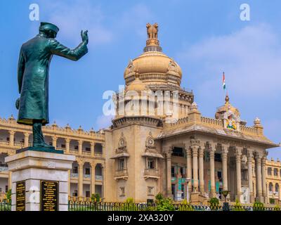 Bangalore, INDIA - December 12, 2024 : Statue of Pandit Jawaharlal Nehru at Vidhana Soudha. Tourist attraction. Stock Photo