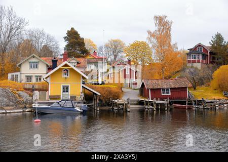 Houses by the water in Vaxholm, Stockholm archipelago Stock Photo