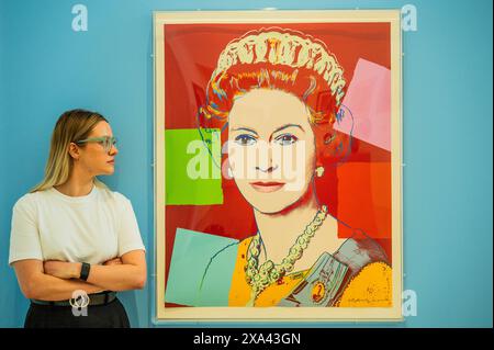 London, UK. 4th June, 2024. Andy Warhol, Queen Elizabeth II of the United Kingdom, 1985, est £120,000-180,000 - Phillips, London, Preview of the Pablo Picasso Paper and Clay Auction and Evening & Day Editions Auction. They take place on 6-7 June. Credit: Guy Bell/Alamy Live News Stock Photo