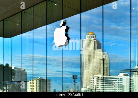 BANGKOK, THAILAND - June 2, 2024 :Apple logo brand neon sign icon on Apple store building at Apple Store ICONSIAM Stock Photo