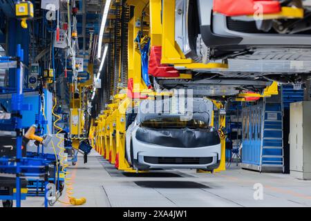 Cologne, Germany. 04th June, 2024. Ford Explorer electric cars stand in the hall at the start of production. It is the first electric car from Ford in Europe. Around two billion euros have been invested in the Cologne production site. Credit: Rolf Vennenbernd/dpa/Alamy Live News Stock Photo