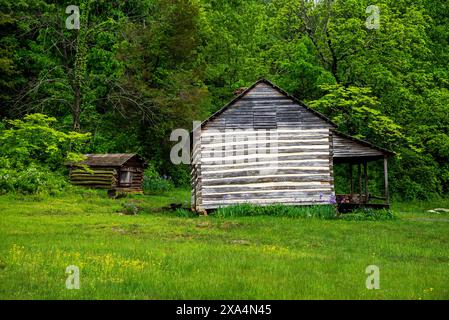 Homes built in the 1890's along the Blue Ridge Parkway can be found at Humpback Rocks Visitor Center in Virginia. Stock Photo