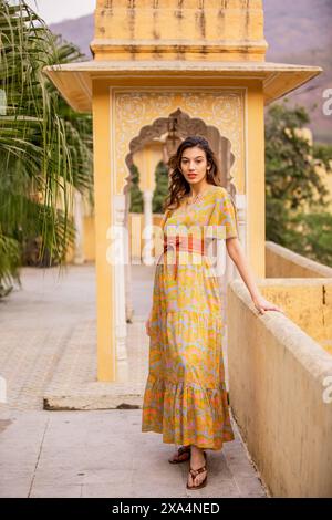 Woman at lookout point, Jaipur, Rajasthan, India, Asia Copyright: LauraxGrier 1218-1912  RECORD DATE NOT STATED Stock Photo
