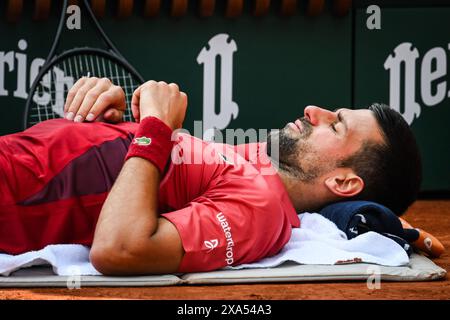 Paris, France, France. 3rd June, 2024. Novak DJOKOVIC of Serbia receives medical treatment during the ninth day of Roland-Garros 2024, French Open 2024, Grand Slam tennis tournament at the Roland-Garros Stadium on June 03, 2024 in Paris, France. (Credit Image: © Matthieu Mirville/ZUMA Press Wire) EDITORIAL USAGE ONLY! Not for Commercial USAGE! Stock Photo