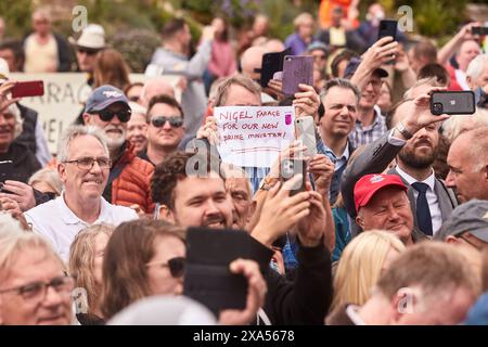 Nigel Farage Launches 2024 General Election Campaign in Clacton on Sea, Essex. Supporter shows sign saying Farage form Prime minister. Stock Photo