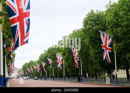 The Mall, London, UK. 4th June 2024. Union flags on The Mall for Trooping the Colour, London. Credit: Matthew Chattle/Alamy Live News Stock Photo