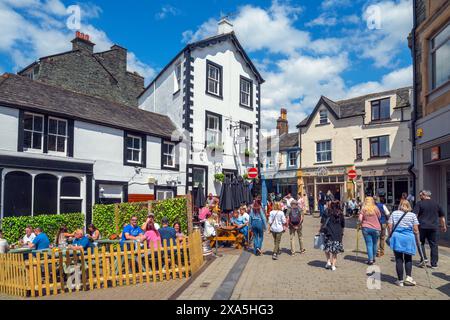 Pub and shops on Lake Road, Keswick, Lake District, Cumbria, UK Stock Photo