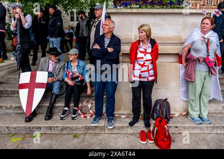 People In Parliament Square Listen To Speeches By Political Activist Tommy Robinson and Others After A Rally Against Two Tier Policing, London, UK. Stock Photo