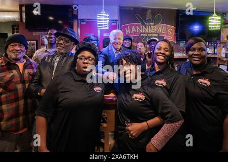 President Joe Biden stops by Hannibal's Kitchen with Congressman Jim Clyburn, in Charleston South Carolina, January 8, 2024. (Grayson Kisker/Biden For President) Stock Photo