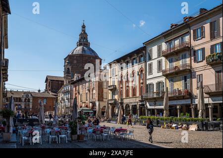 Cathedral of Pavia at Piazza della Vittoria, city of Pavia on the river Ticino, province of Pavia, Lombardy, Italy, Europe Stock Photo