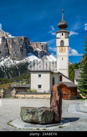 Church, Colfosco-Calfosch, Val Badia, Dolomites, Alto Adige-South Tyrol, Italy Stock Photo