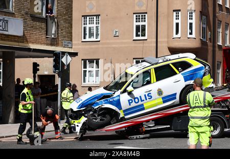 Linköping, Sweden. 4th, June, 2024. Traffic accident with two police cars and a bus in the city of Linköping, Sweden, during Tuesday lunch.  Credit: Jeppe Gustafsson/Alamy Live News Stock Photo