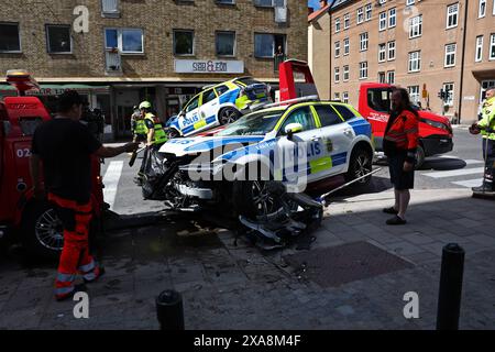 Linköping, Sweden. 4th, June, 2024. Traffic accident with two police cars and a bus in the city of Linköping, Sweden, during Tuesday lunch.  Credit: Jeppe Gustafsson/Alamy Live News Stock Photo