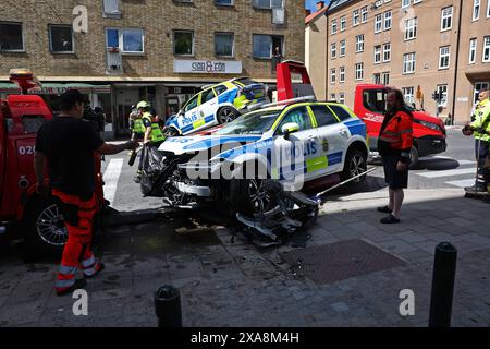 Linköping, Sweden. 4th, June, 2024. Traffic accident with two police cars and a bus in the city of Linköping, Sweden, during Tuesday lunch.  Credit: Jeppe Gustafsson/Alamy Live News Stock Photo