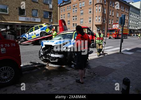 Linköping, Sweden. 4th, June, 2024. Traffic accident with two police cars and a bus in the city of Linköping, Sweden, during Tuesday lunch.  Credit: Jeppe Gustafsson/Alamy Live News Stock Photo